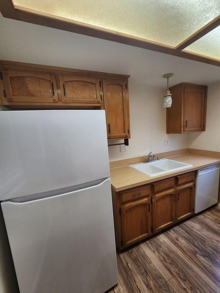 1072 Baden Ave - Photo 4 of 18