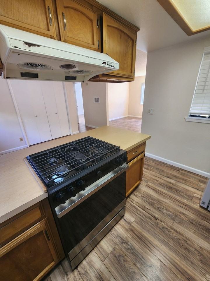 1072 Baden Ave - Photo 5 of 18