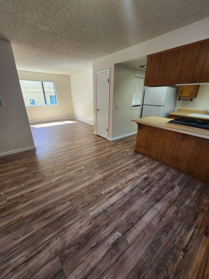 1072 Baden Ave - Photo 6 of 18