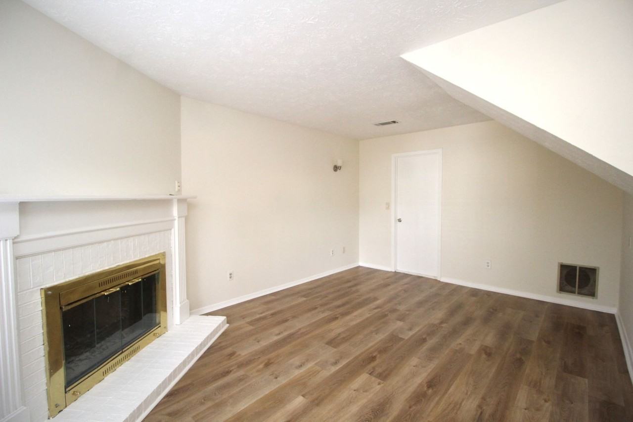330 Knoll Ridge Ct - Photo 2 of 25
