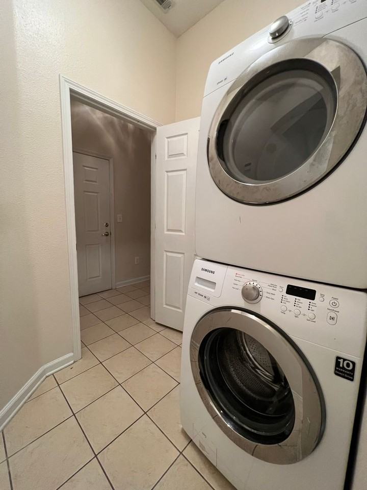 13793 Herons Landing Way - Photo 3 of 10