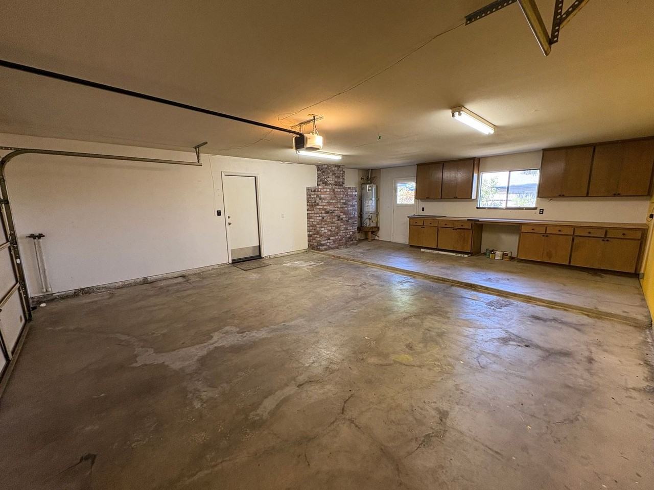 3702 W Dorothea Ct - Photo 3 of 32