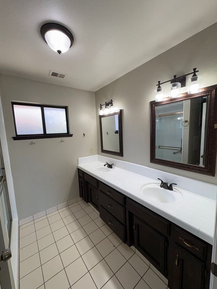 3702 W Dorothea Ct - Photo 4 of 32