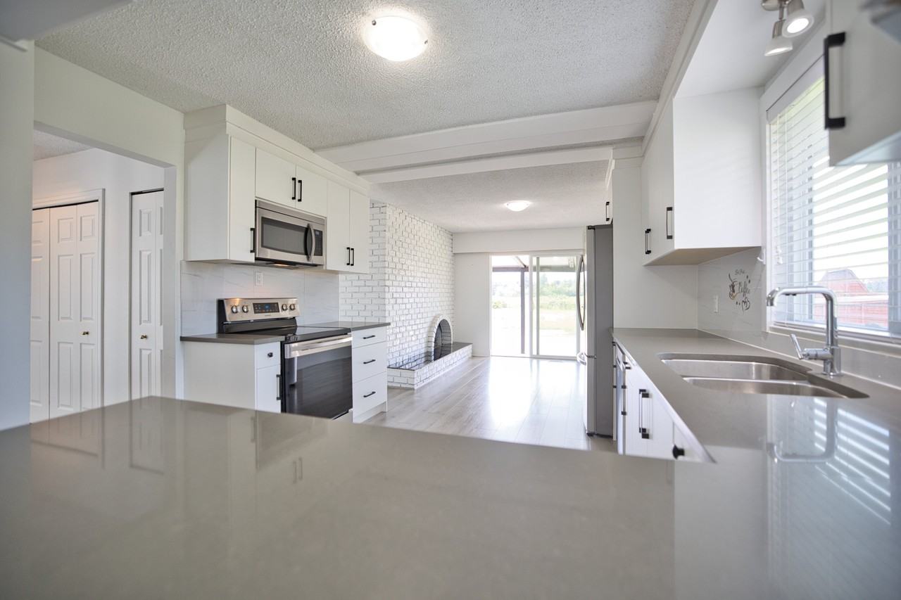 5115 214 Street - Photo 3 of 20