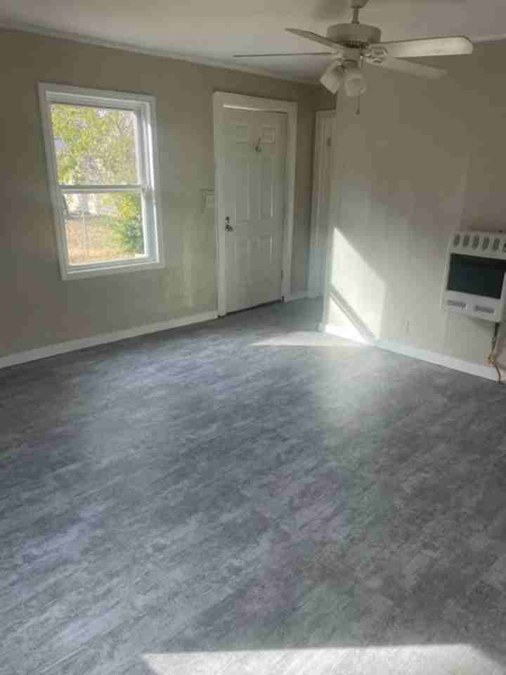 316 1/2 S Seneca Ave - Photo 3 of 6