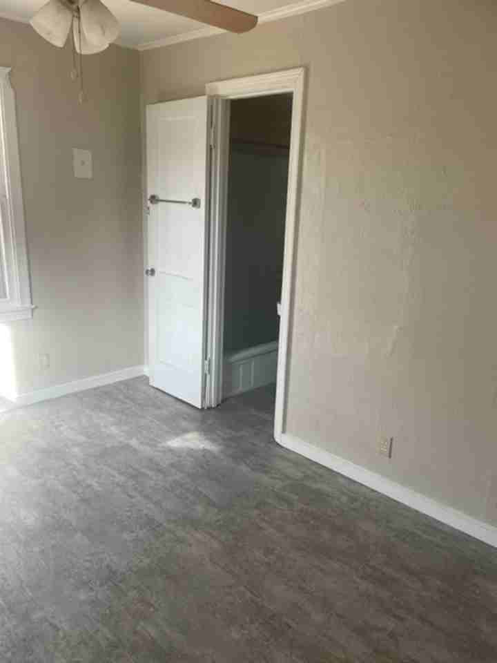 316 1/2 S Seneca Ave - Photo 4 of 6