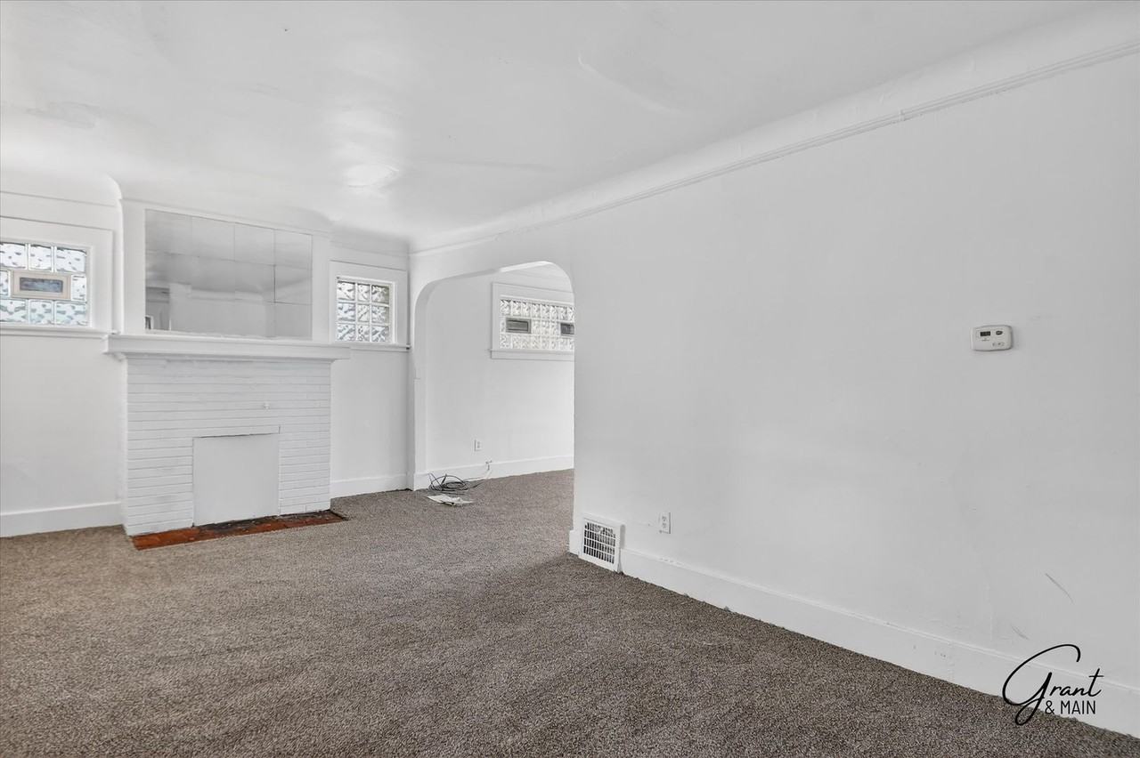 15345 Parkside St - Photo 2 of 17