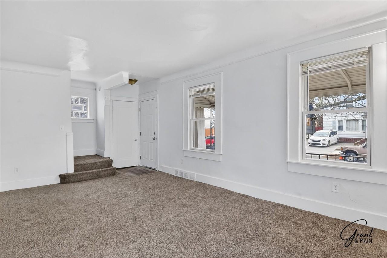 15345 Parkside St - Photo 3 of 17