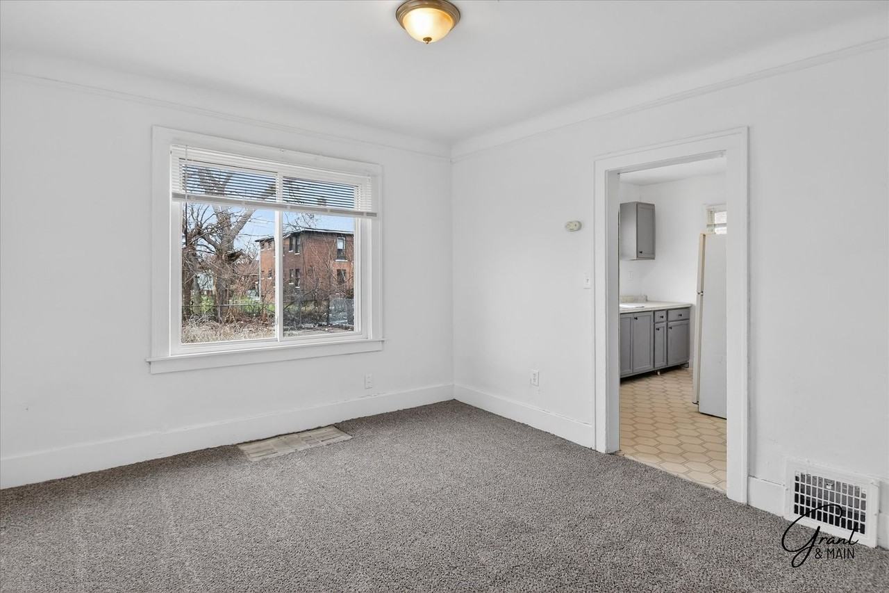 15345 Parkside St - Photo 5 of 17