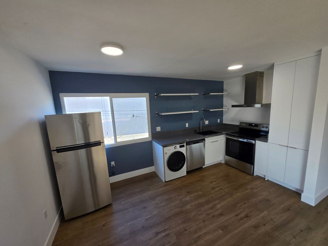 Renovated Units In Echo Park - Photo 4 of 19