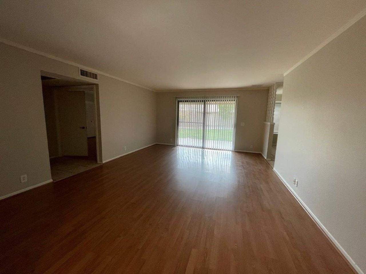 701 W Vaughn St - Photo 3 of 17