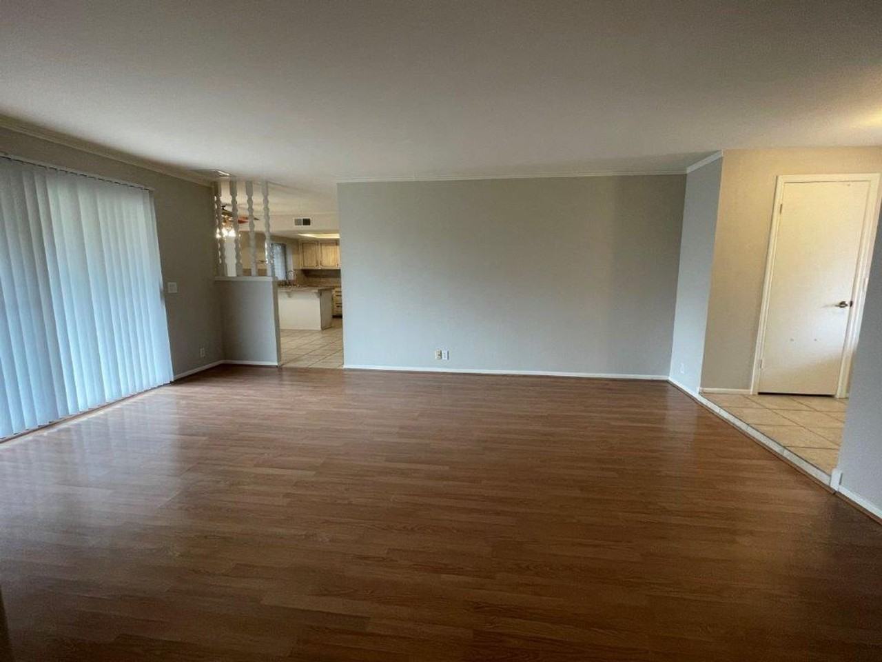 701 W Vaughn St - Photo 4 of 17