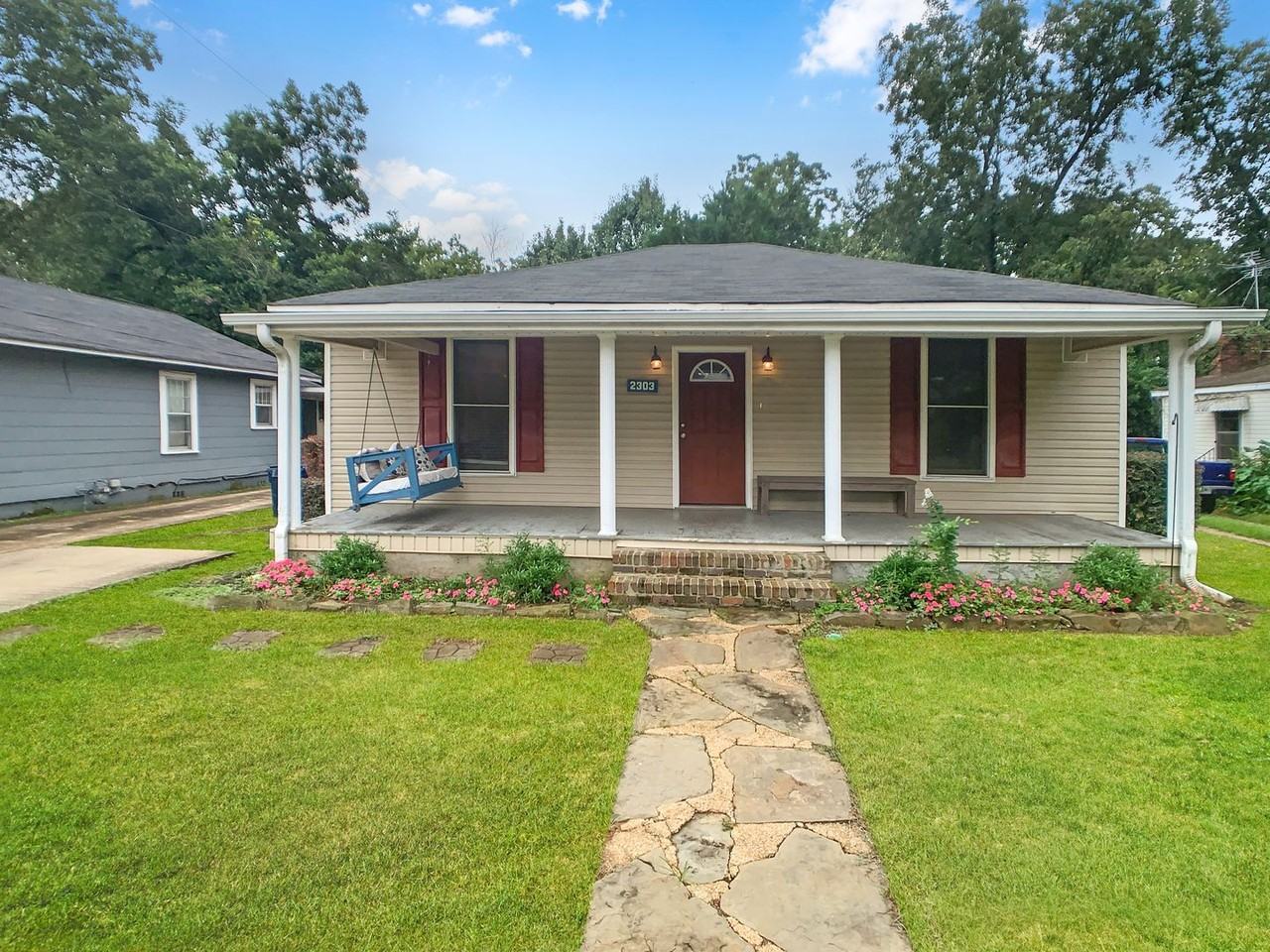 2303 22nd St - Photo 2 of 18