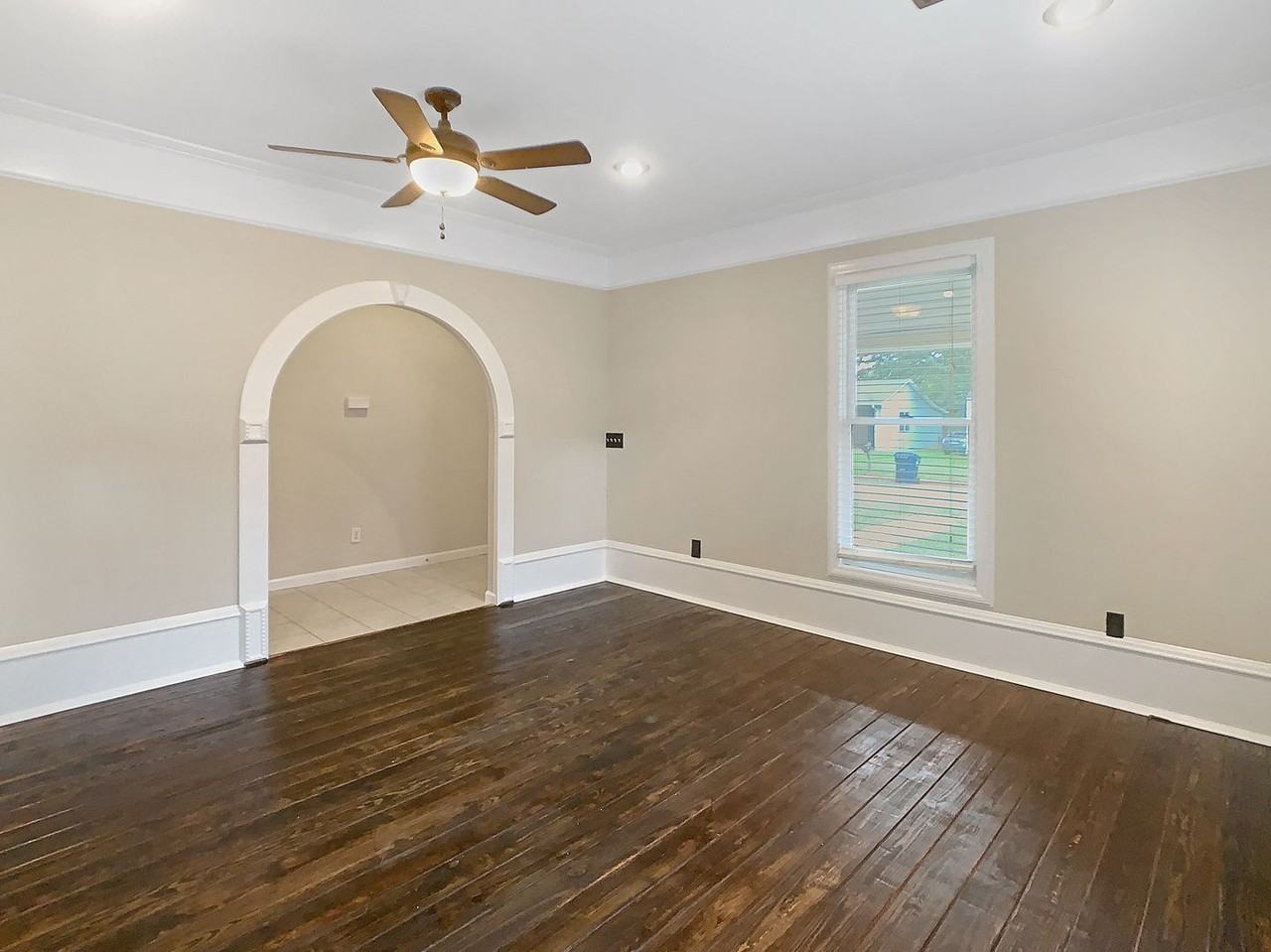 2303 22nd St - Photo 3 of 18