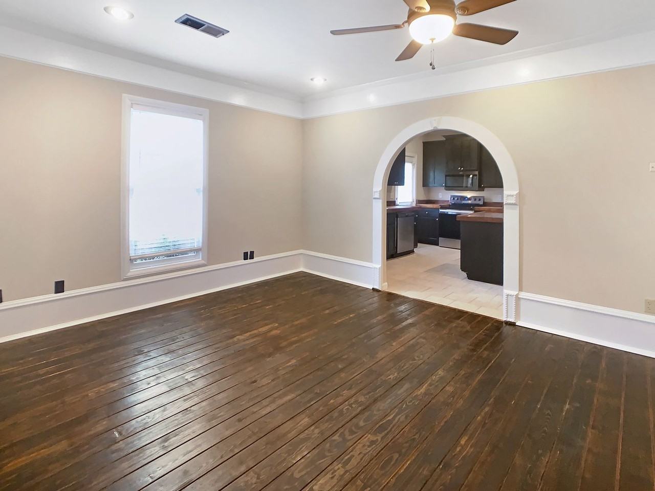 2303 22nd St - Photo 4 of 18