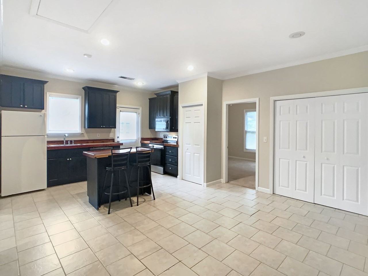 2303 22nd St - Photo 5 of 18