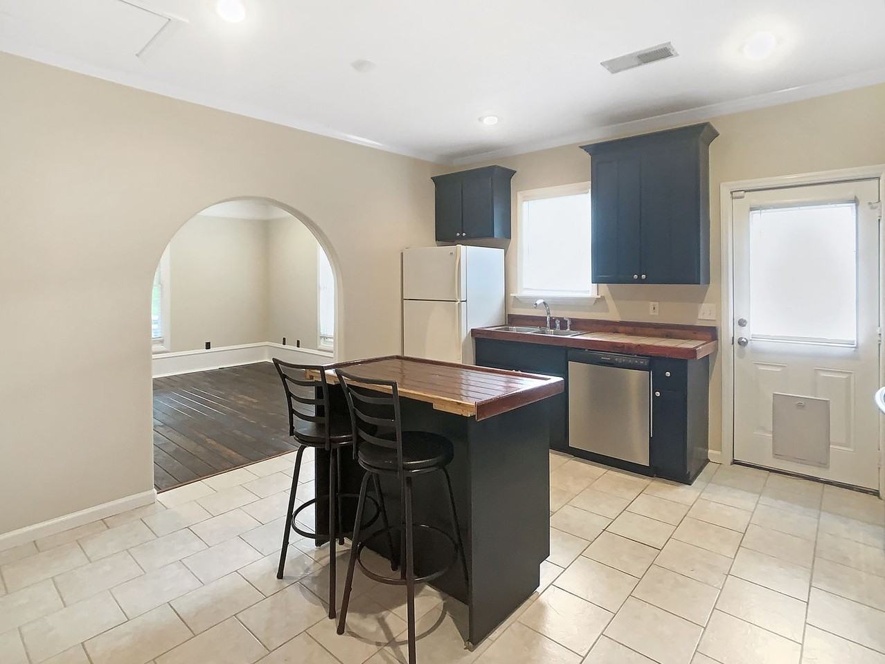 2303 22nd St - Photo 6 of 18