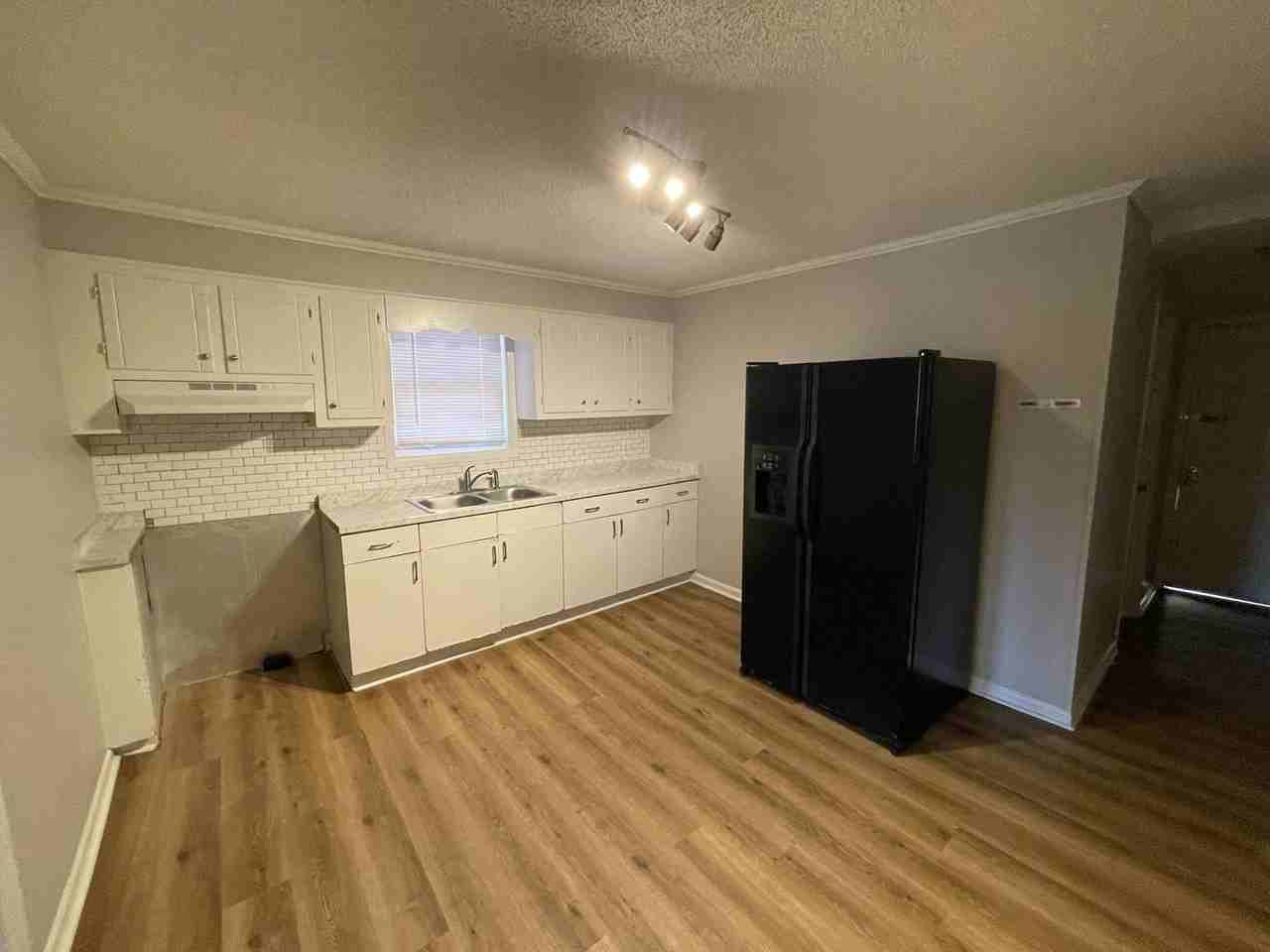 502 S Gray St - Photo 2 of 16