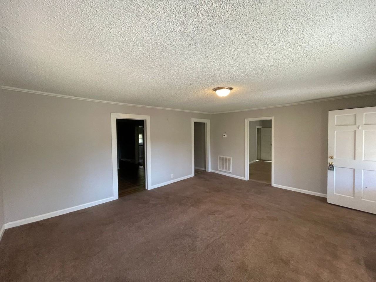 502 S Gray St - Photo 4 of 16