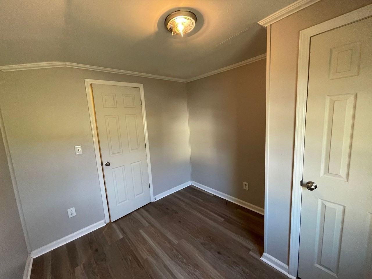 502 S Gray St - Photo 7 of 16