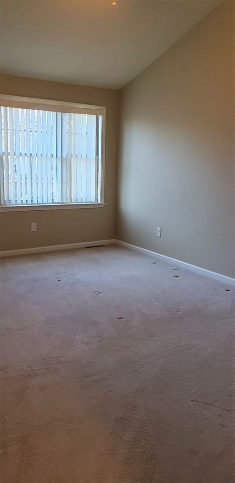 634 Oakwood Ave - Photo 4 of 13