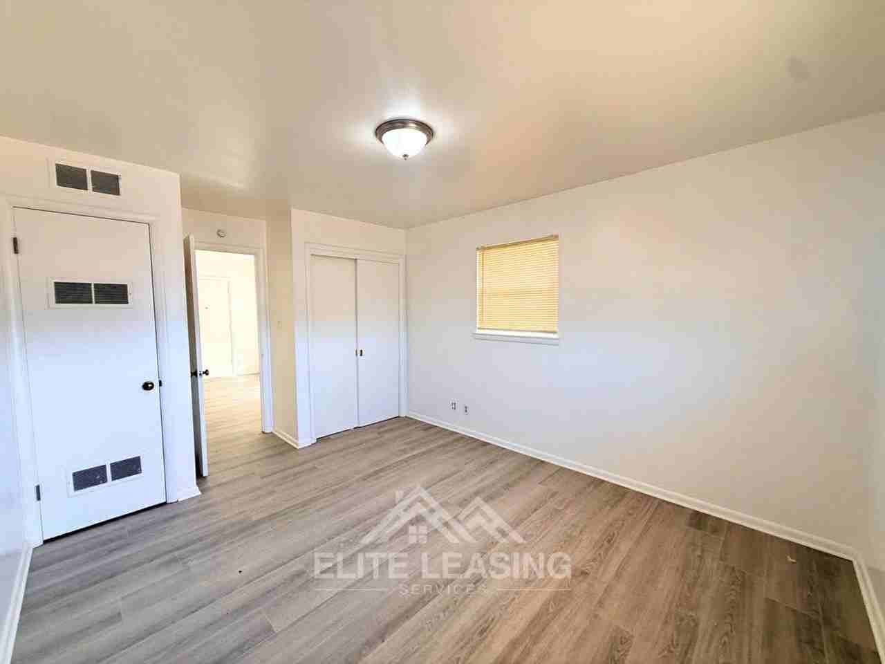 1170 SW Woodhull - Photo 2 of 6