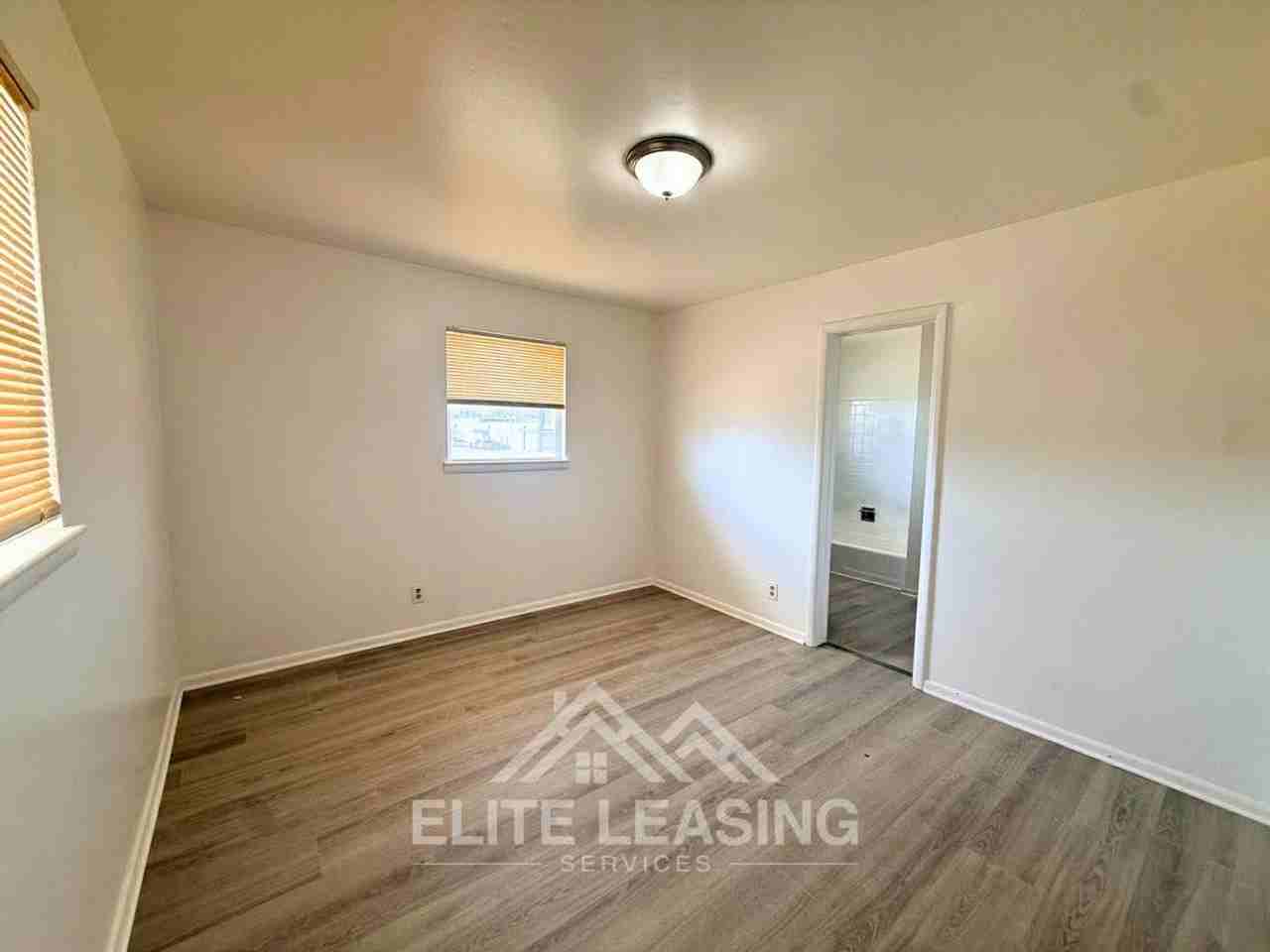 1170 SW Woodhull - Photo 3 of 6