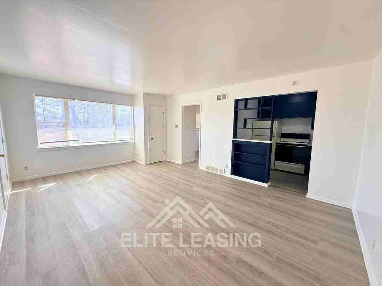 1170 SW Woodhull - Photo 6 of 6