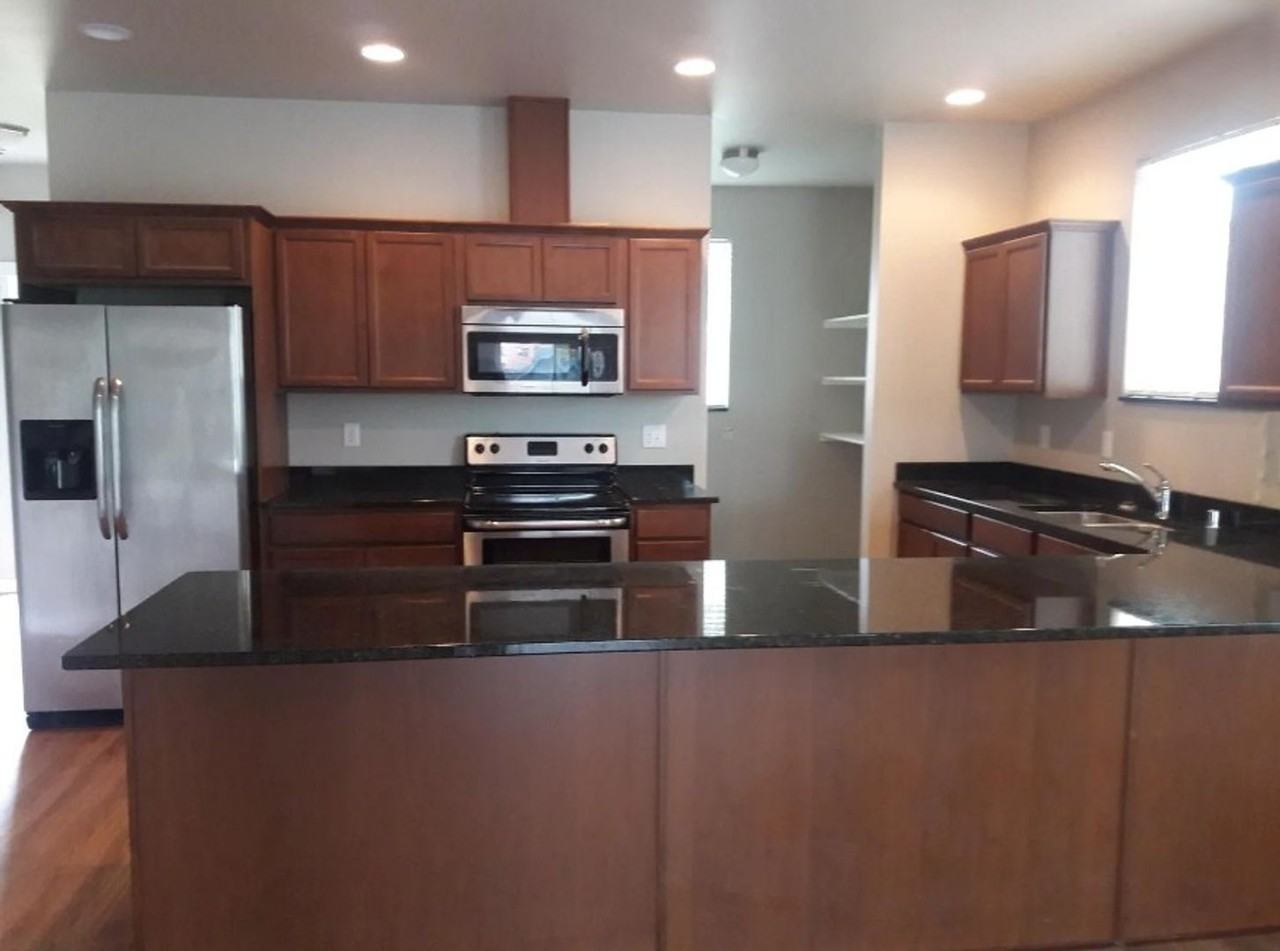 1631 Iron St - Photo 2 of 10