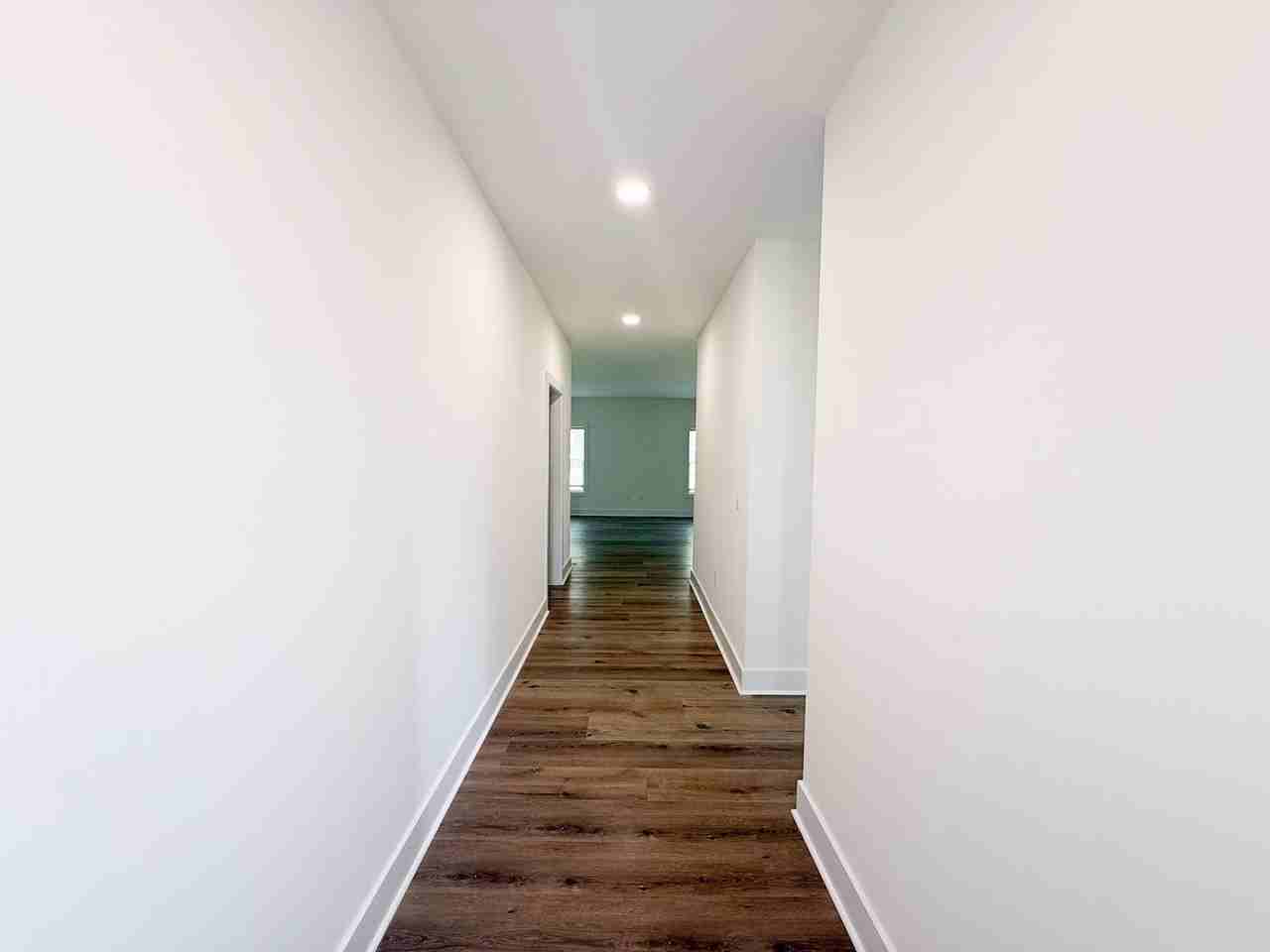 1426 Westbrook Cir - Photo 3 of 40