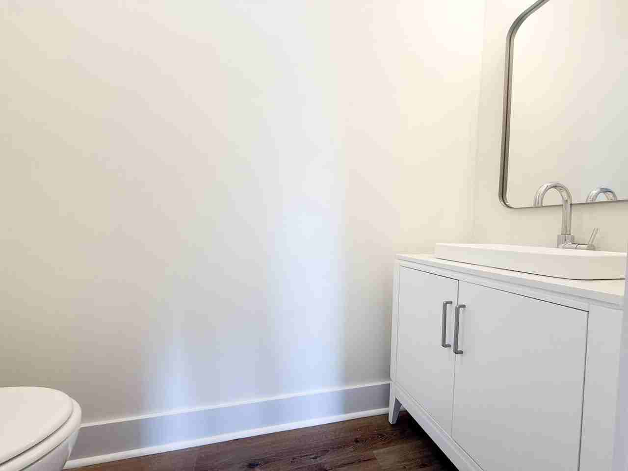 1426 Westbrook Cir - Photo 4 of 40