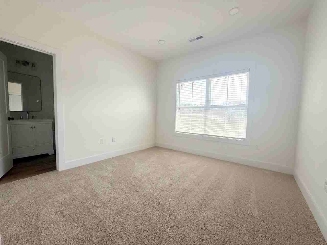 1426 Westbrook Cir - Photo 5 of 40