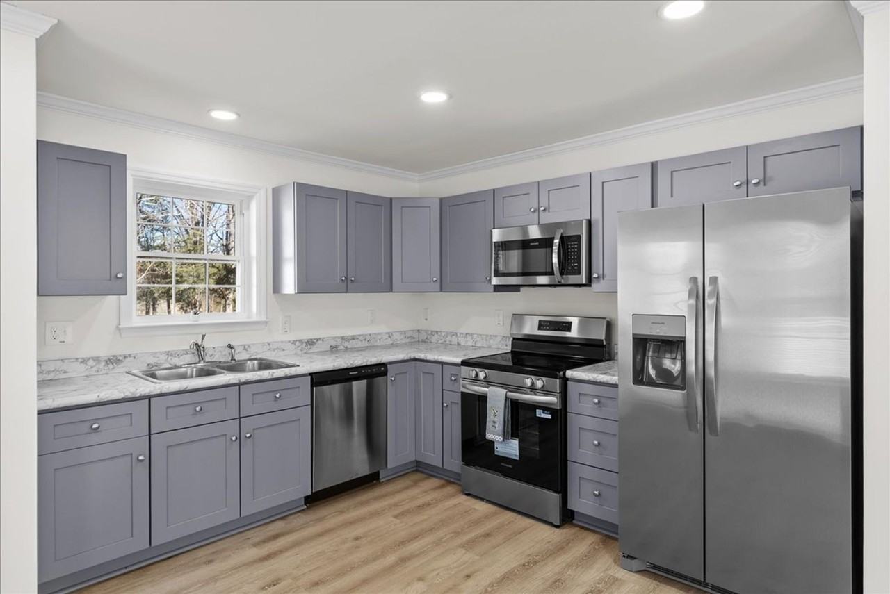 466 N Main St - Photo 3 of 20