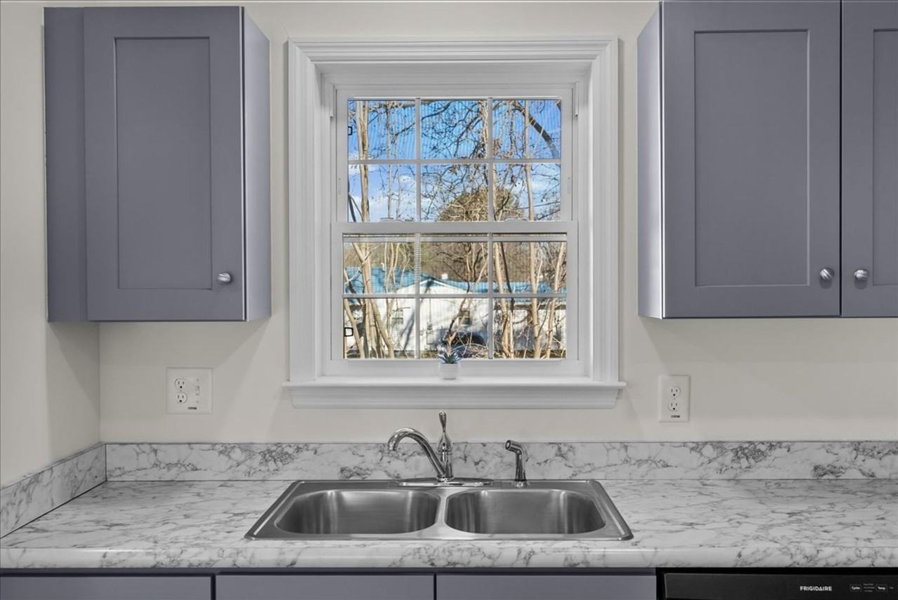 466 N Main St - Photo 4 of 20