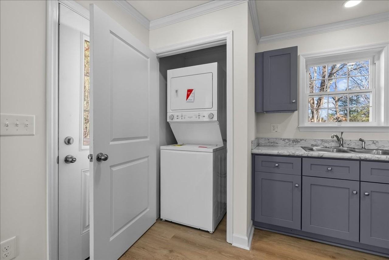 466 N Main St - Photo 5 of 20