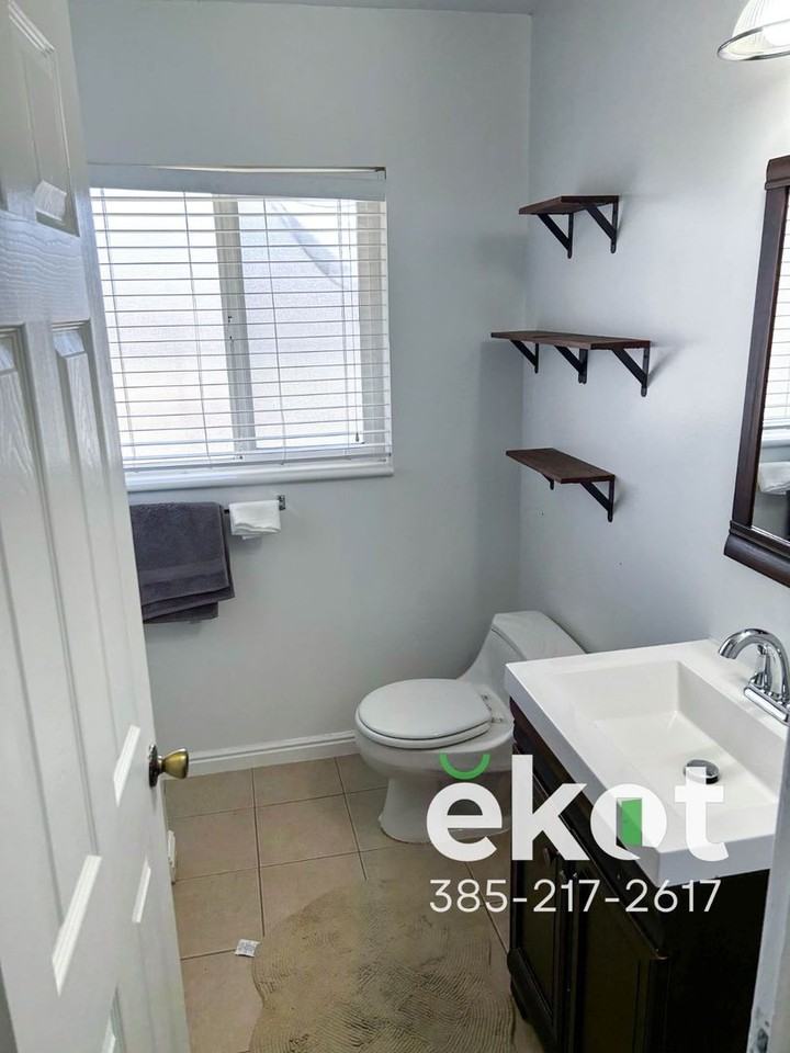 14551 S Redwood Rd - Photo 4 of 20