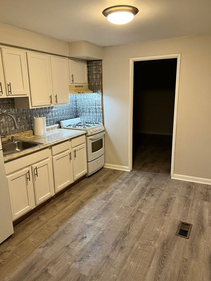 7312 Rockwell Ave - Photo 2 of 27