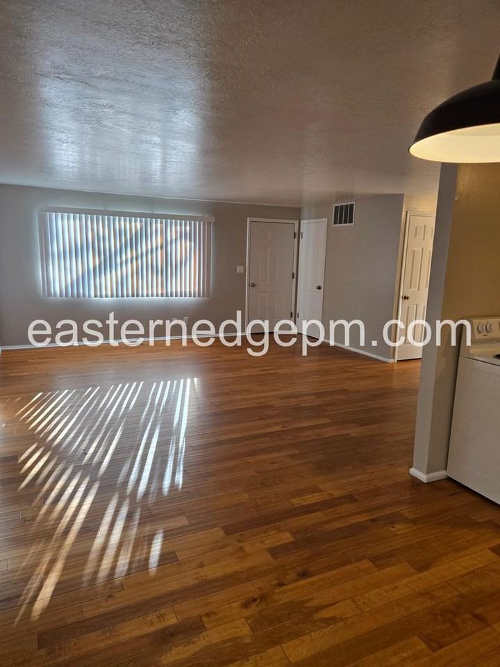 1287 Sw 5th Ave #04 - Photo 5 of 26