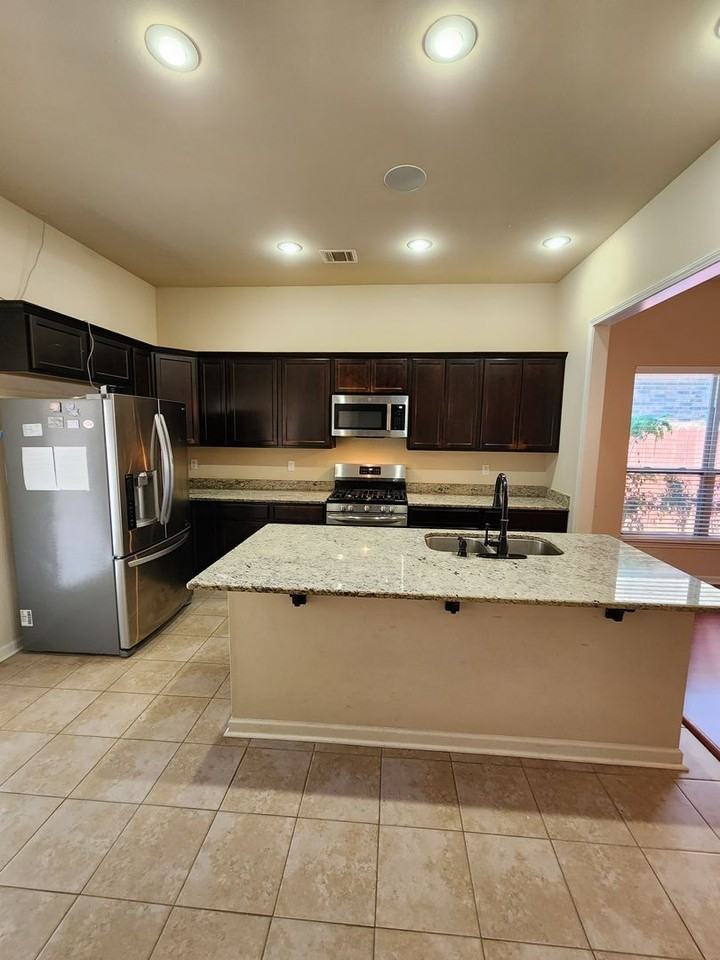 16529 Gallion Dr - Photo 3 of 21