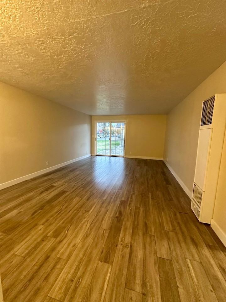 919 Nw Ewen St - Photo 5 of 11