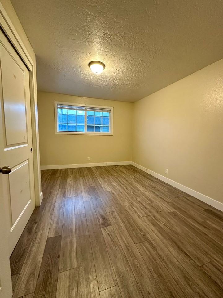 919 Nw Ewen St - Photo 7 of 11