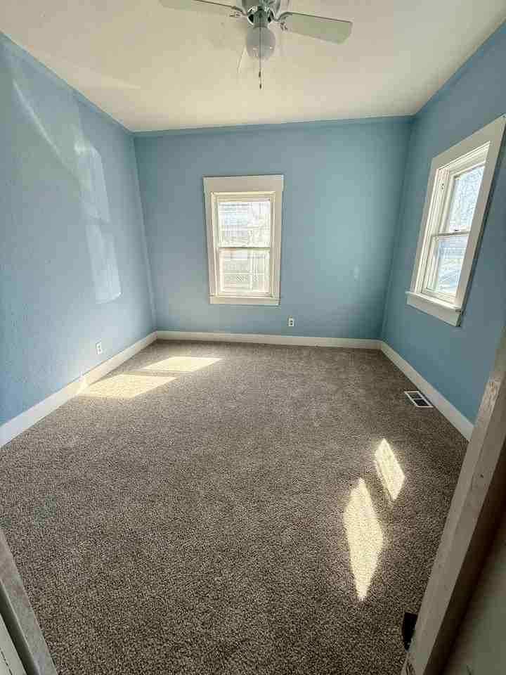 318 Ne Paramore St - Photo 4 of 10