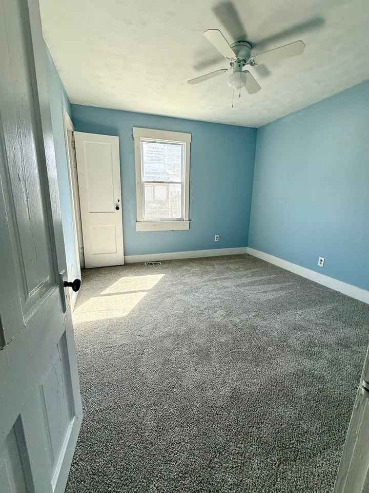 318 Ne Paramore St - Photo 6 of 10