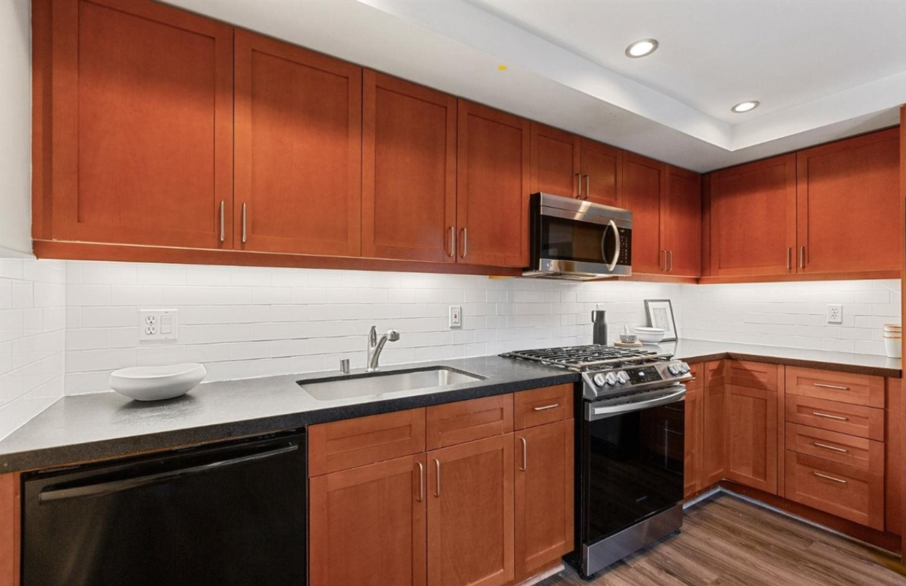 2600 18th St #6 - Photo 3 of 26