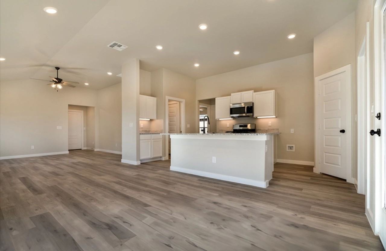 2146 Langford Ave - Photo 3 of 7