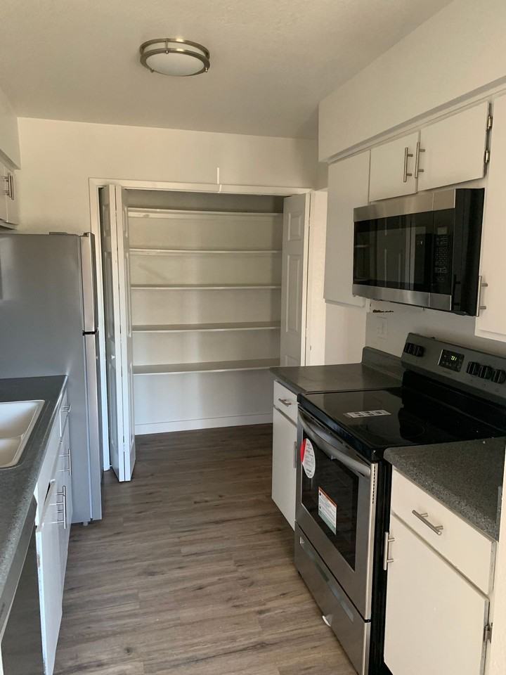 505 W. 6th Street - Photo 3 of 8