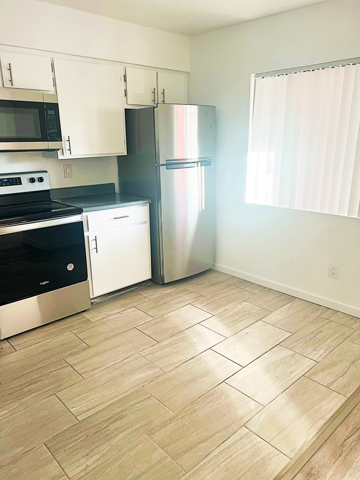 505 W. 6th Street - Photo 4 of 8