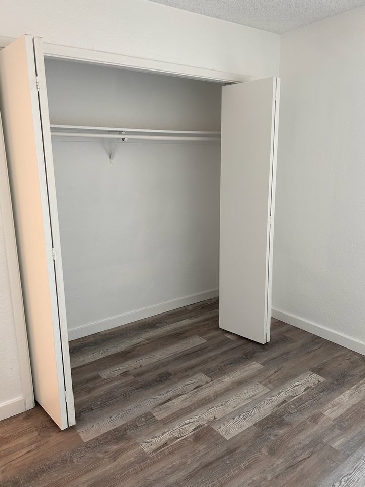 505 W. 6th Street - Photo 6 of 8
