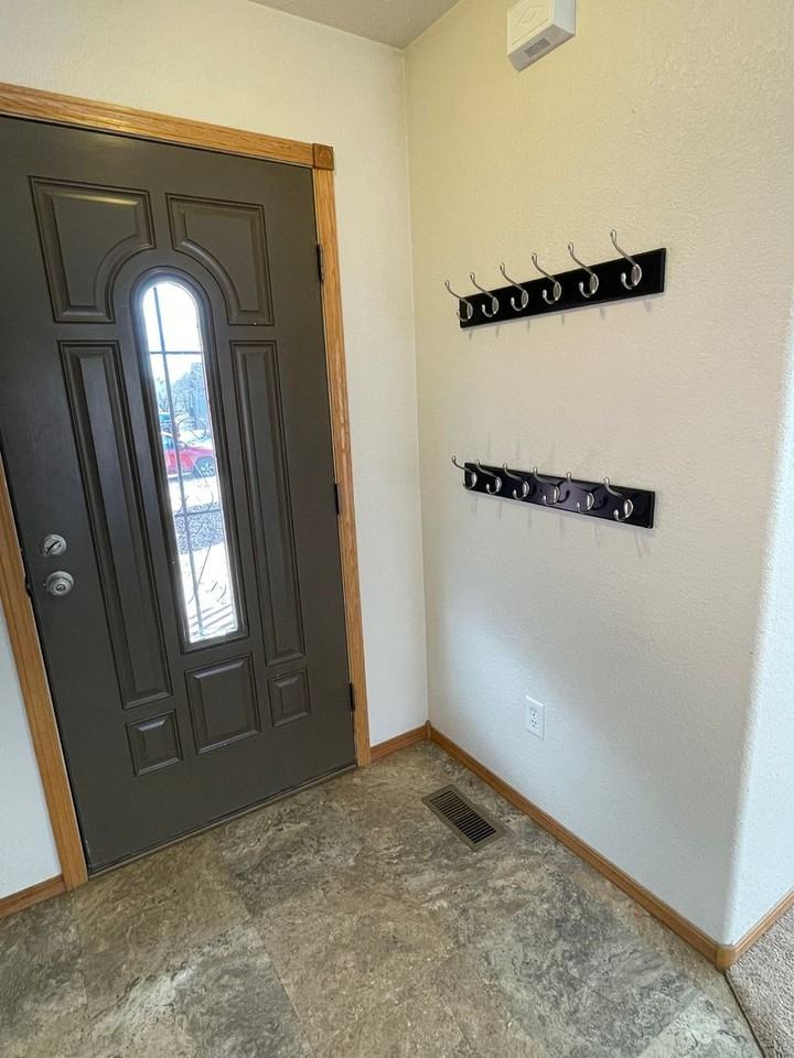 2914 Hoefer Ave - Photo 4 of 28