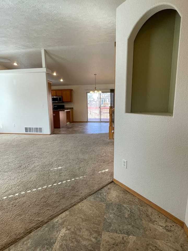 2914 Hoefer Ave - Photo 5 of 28